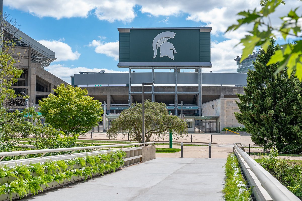 michiganstateu's tweet photo. Spartans, what's your advice for the incoming class? https://t.co/a0bLr3Lba1