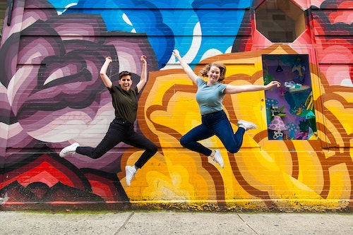 lizonstage's tweet photo. Affectionate speedy fun in Six Chick Flicks ... a real time-saver in 60 minutes. A 12thnight Fringe REVIEW: https://t.co/slvWV3PMGQ @edmontonfringe #YEGFringe #yegtheatre #yegfestivals #yegarts #yeg https://t.co/qpuhJnIyQZ