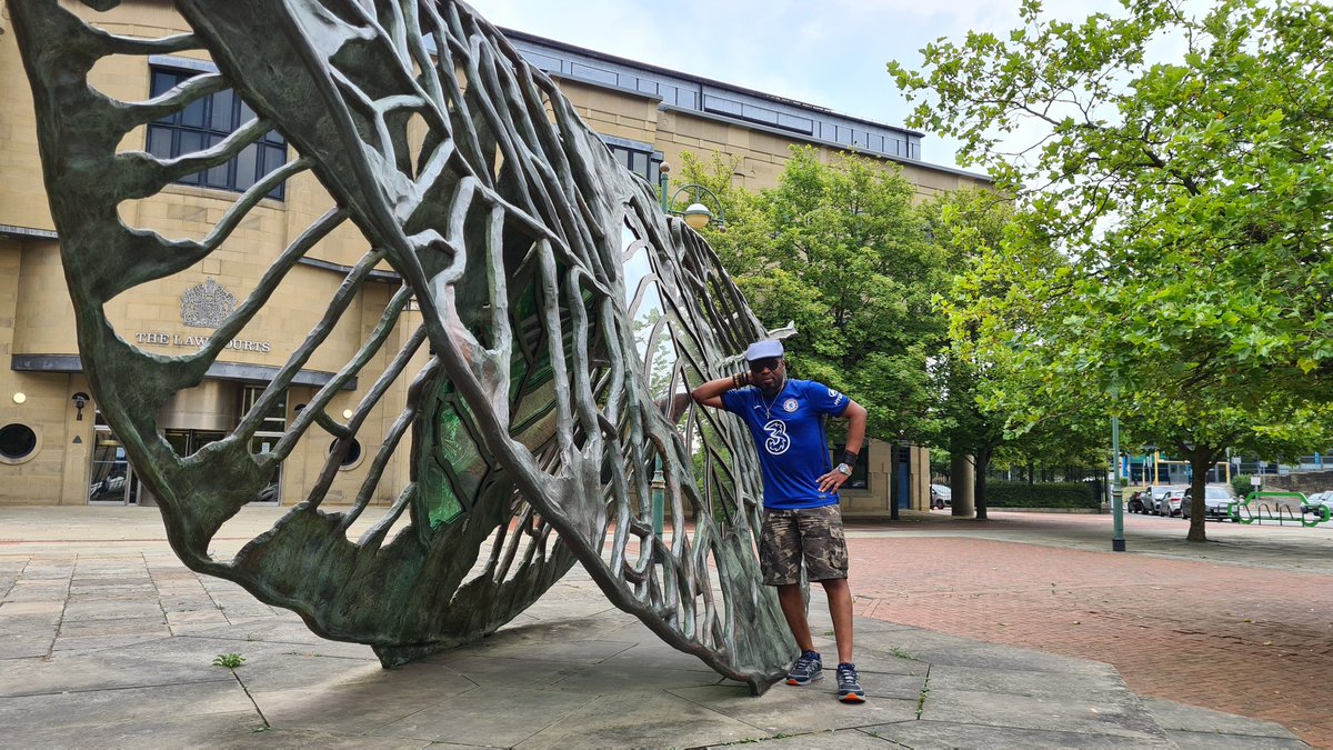 ShoggyShoggz's tweet photo. Day 3: Trip to Bradford 🏴󠁧󠁢󠁥󠁮󠁧󠁿
32/ Took a pic at the Crown Court Park in @bradfordmdc with the famous #FrederickDelius [1862 - 1934] sculpture &amp; quote, 'The woods and forests are full of silence'

📷 @O_Phils https://t.co/99Hg80CdR6