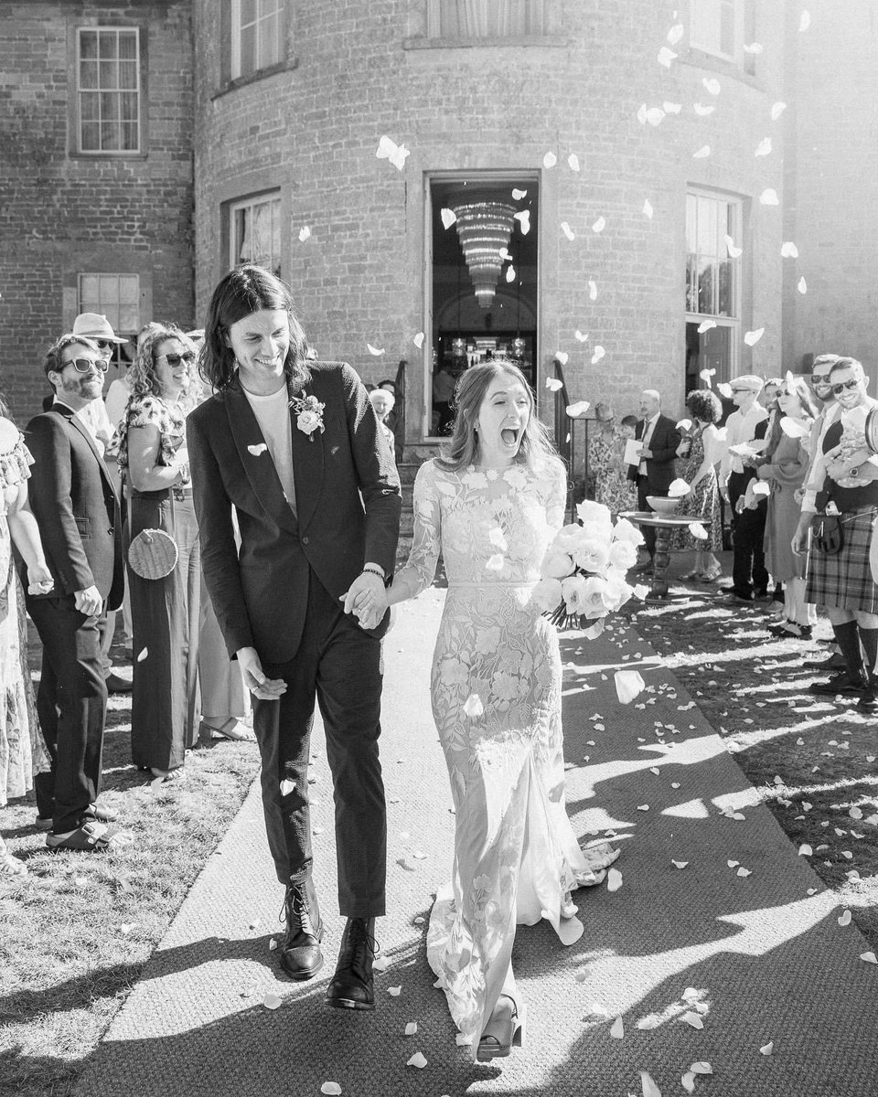 JamesBayMusic's tweet photo. Mr &amp; Mrs Bay, August 2022 ♥️
photos by @IndiaHobson https://t.co/SEvS2C2Fp7