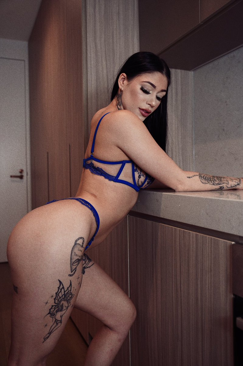 ALICEREID97_'s tweet photo. What’s your favourite colour? Mine is clearly blue 😏💙 https://t.co/L0VwVZYSvp