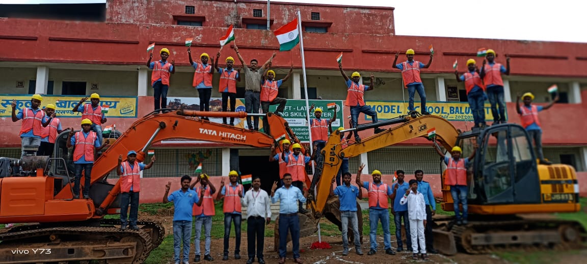 IISDGurgaon's tweet photo. भारी उपकरण संचालक देश के विकास में योगदान देने के लिए जान जोखिम में डालते हैं। उनमें से कई ने अपने जीवन का बलिदान दिया है। आजादी के 75वें साल में देश के विकास में उनकी भूमिका के लिए इन हीरो - HERO (हैवी इक्विपमेंट रिसोर्सफुल ऑपरेटर्स ) पर भी विचार किया जाना चाहिए। Salute for HERO https://t.co/EZbECZ8ciT