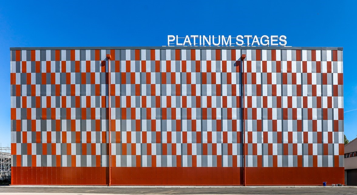 HertsFutures's tweet photo. Work on the Platinum Stages at @ElstreeStudios has completed! Funded by Herts LEP and @HertsmereBC, the 3210 sq.m. soundstages will help attract larger projects to #Herts, unlocking hundreds of #UKfilmandTV jobs/#apprenticeships. Read: https://t.co/MbSX5LdPc5 #GettingBuildingFund https://t.co/BIaNNLcY83