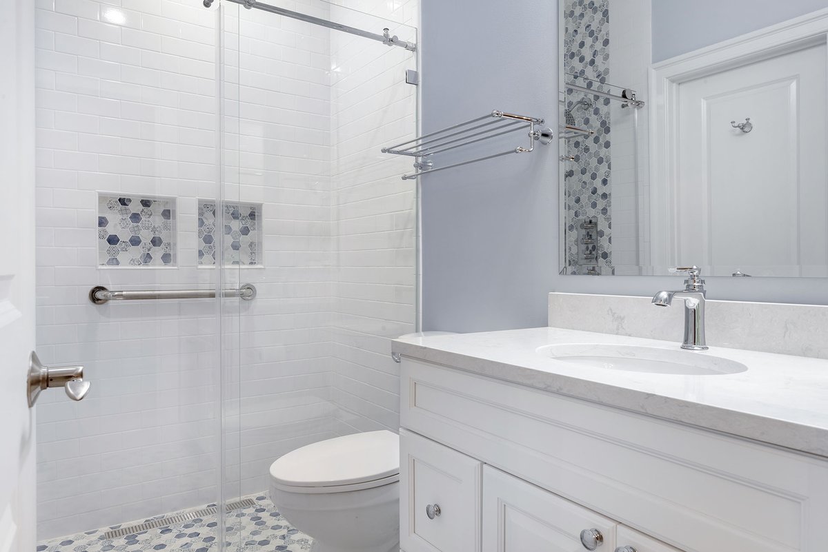SolidRemodeling's tweet photo. Bathroom Remodeling in Alexandria, VA

#bathroomremodel #bathroomrenovation #framelessglassdoor #guestbathroom #hexagontile #lightblue #paintedwall #polishedchromefixtures #quartzvanitytop #shampooniche #va #subway #signaturehardwarefixtures #slidingglassdoor  #whitebluebathroom https://t.co/RBUA6l0Y6a