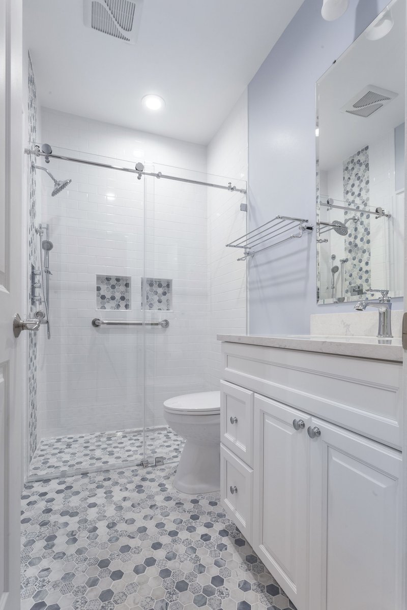 SolidRemodeling's tweet photo. Bathroom Remodeling in Alexandria, VA

#bathroomremodel #bathroomrenovation #framelessglassdoor #guestbathroom #hexagontile #lightblue #paintedwall #polishedchromefixtures #quartzvanitytop #shampooniche #va #subway #signaturehardwarefixtures #slidingglassdoor  #whitebluebathroom https://t.co/RBUA6l0Y6a