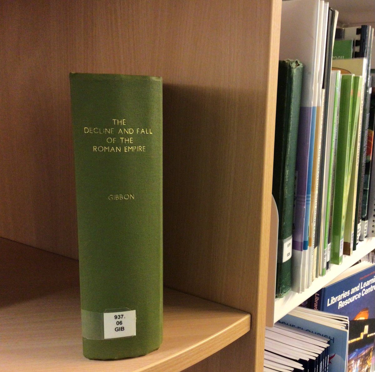 WGC_Central_Lib's tweet photo. A little light reading for todays #BookChooseday, a hardcover book without a jacket. 

Something borrowed from our central collection, The Decline and Fall of the Roman Empire. 

@HertsLibraries @BromsgroveLib https://t.co/NNP9E1BLdO