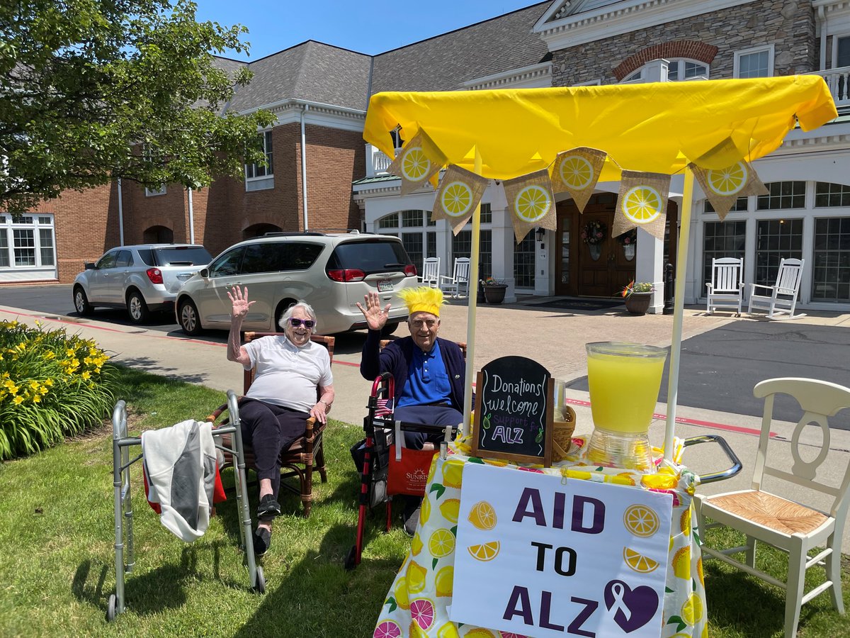 SunriseSrLiving's tweet photo. Our residents at Sunrise of Grosse Pointe Woods in Michigan are showing what it means to #LiveWithGenerosity with a pop-up #lemonade stand to raise money to fight #Alzheimers! #EndALZ https://t.co/WPyrC2Ze9q https://t.co/quYK0XauXz