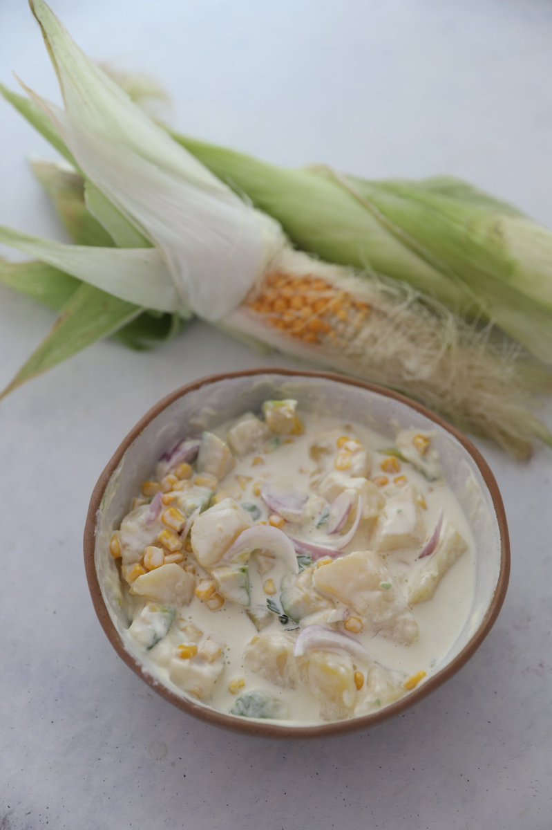 Ricette in pochi caratteri: lessi le patate, tagli l’avocado. Aggiungi mais, cipolla, succo di limone, maionese e yogurt. Insalata di patate messicana 🥔🌽 #ricetteinpochicaratteri #ricette