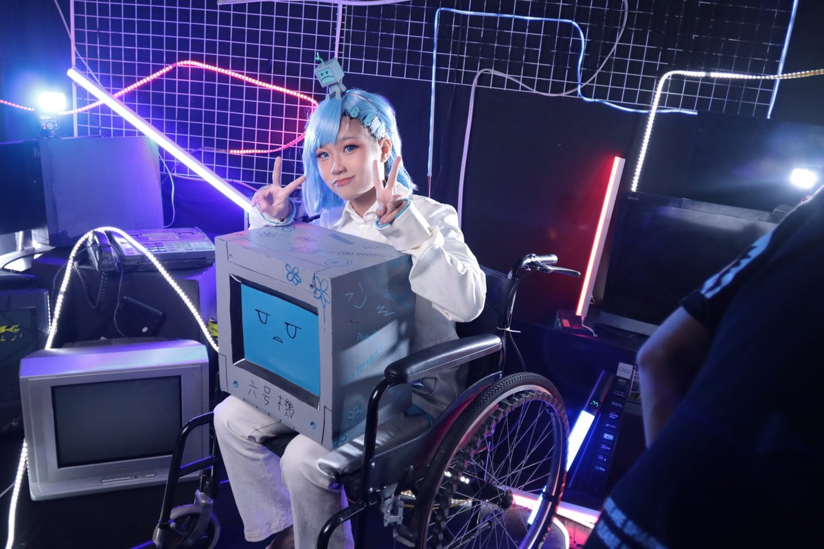 rulfpii_'s tweet photo. Some pics behind the scenes ❤️
#rhythmgame #cytus2 #cytus #Rayarkgames #cosplayergirl #cosplayer #game #rhythmgames #RoboHead #IvyCytus #Rayark #CytusII #NekoPaff #NekoCytus #RinCytus #XenonCytus #PaffCytus #CherryPunk #NoraCytus https://t.co/10s4rLacGj