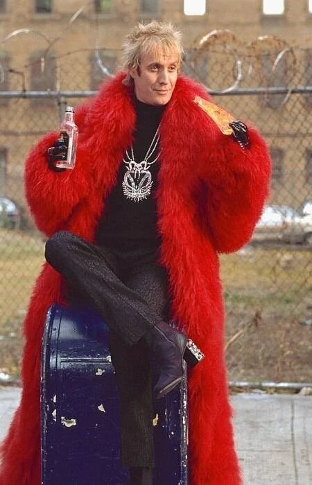 shell19xx's tweet photo. gonna tell my son this machine gun Kelly #getintheflask https://t.co/JVruV6tbl2