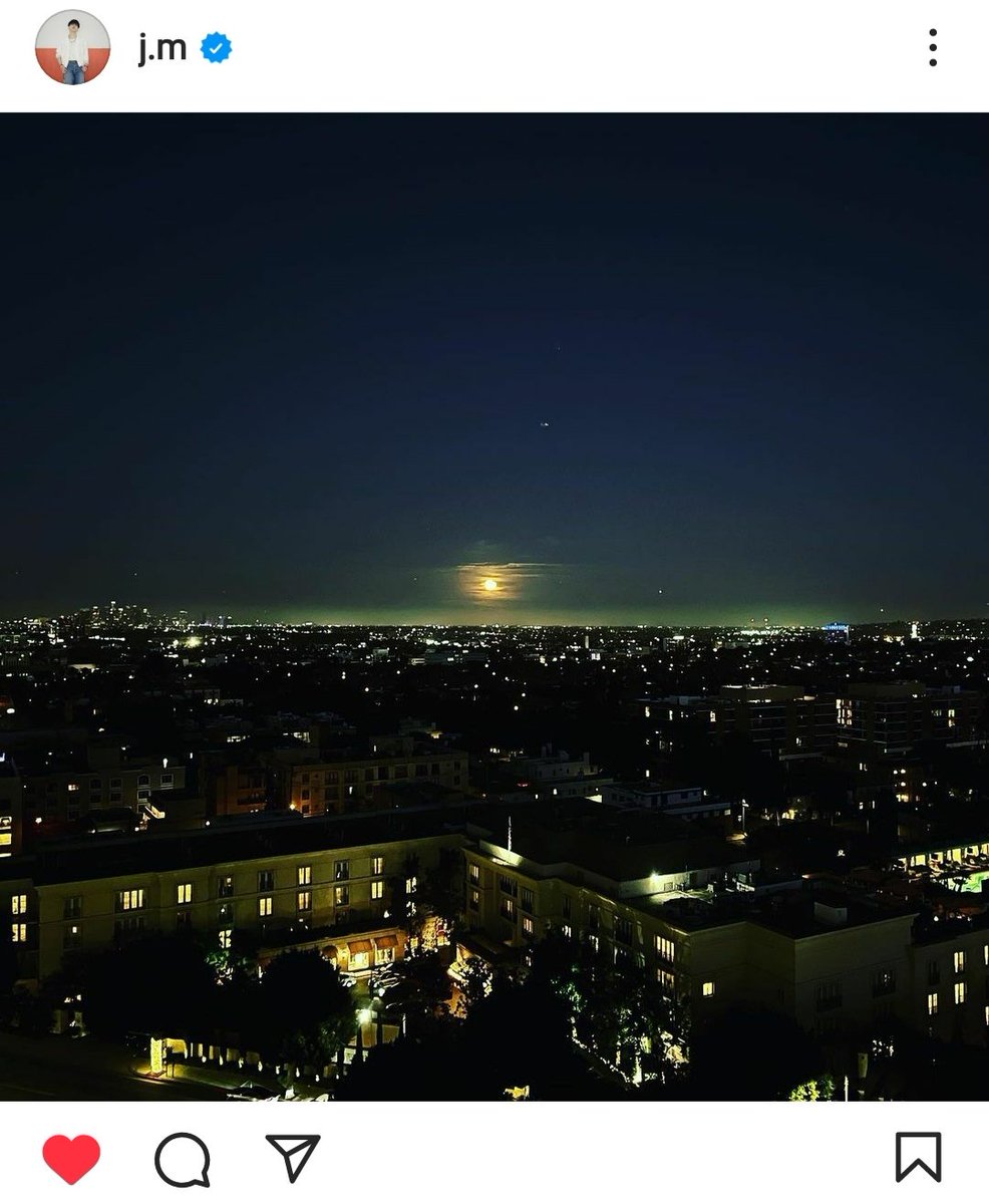 yoonkipie's tweet photo. jimin being the sweetest person ever who never misses a chance to capture the moon i can't- https://t.co/sXVTLsLH63