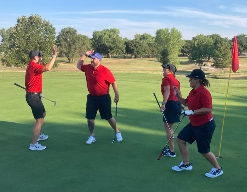 WichitaCorpChal's tweet photo. The 2022 @WichitaCorpChal is underway! First up - Divisions 1 &amp; 2 in golf, presented by Kansas Surgery &amp; Recovery Center. https://t.co/zjG16Go2T9