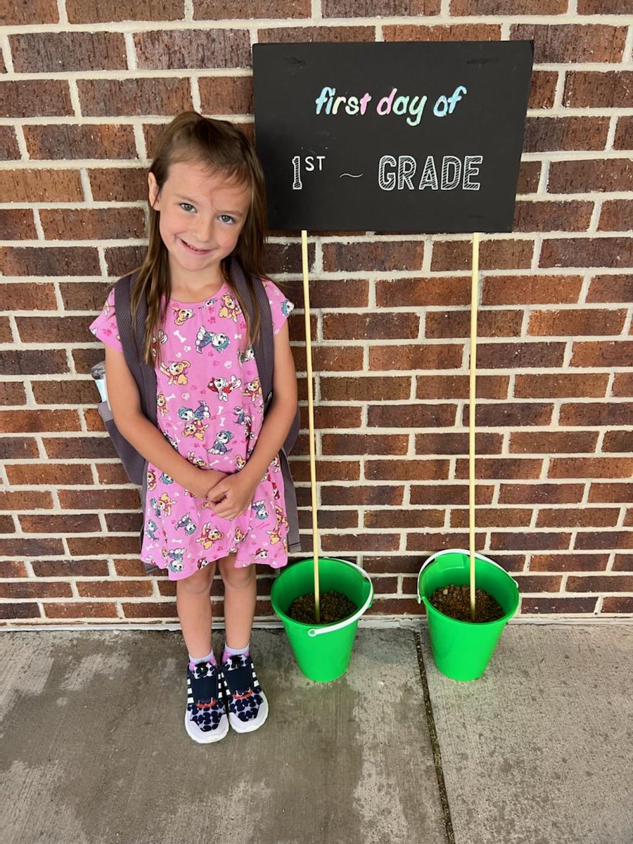 HistoryWerksNP's tweet photo. The crew of Werks is never an easy pic to capture.  First day of school each year is a tough one. https://t.co/Shdah6hrKp