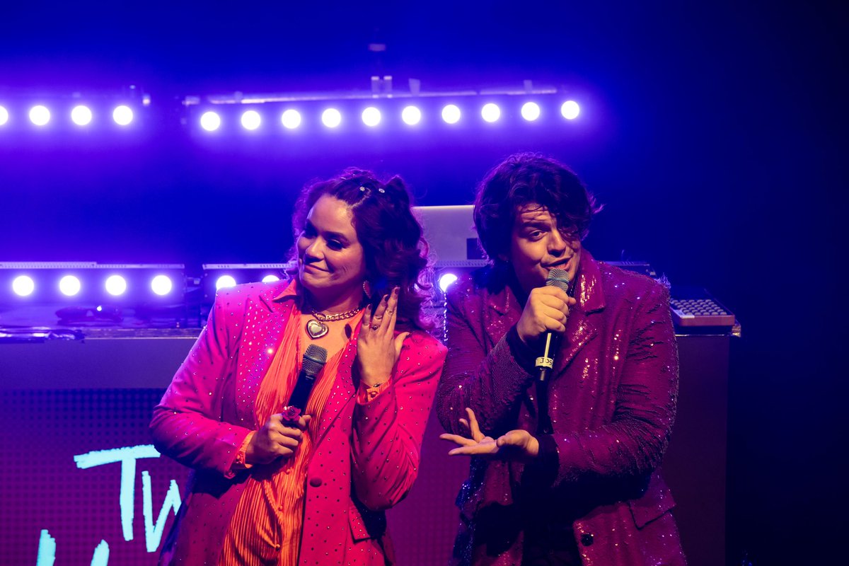 We are halfway thru the Edinburgh fringe. Thanks to everyone who has come to Two Hearts so far and said complimentary things! About a thousand shows to go and a million tickets remaining - please join us!!!

tickets.edfringe.com/whats-on#q=%22…