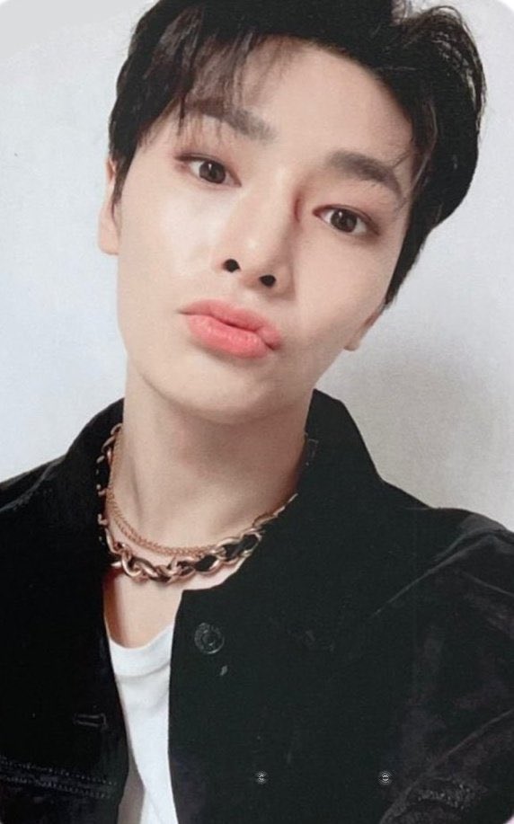 pjsfem's tweet photo. wts lfb ph 

🪷 noeasy jeongin yzy r2 ₱550 

• onhand ni seller @mm, u can directly c/o na, i’ll send u lang the link 
• 5 days reservation
• dm me to claim

t. stray kids skz ww i.n https://t.co/Ob8jgCFcau