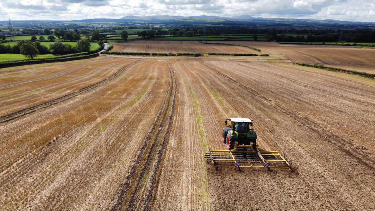 ClaydonDrill's tweet photo. New 7.5m Straw Harrow set off in Cumbria earlier this month.
#strawharrow #weedcontrol #stubblemanagement #mechanicalweedcontrol #strawrake #cumbria #cumbrialife https://t.co/YYeAPuSdsH