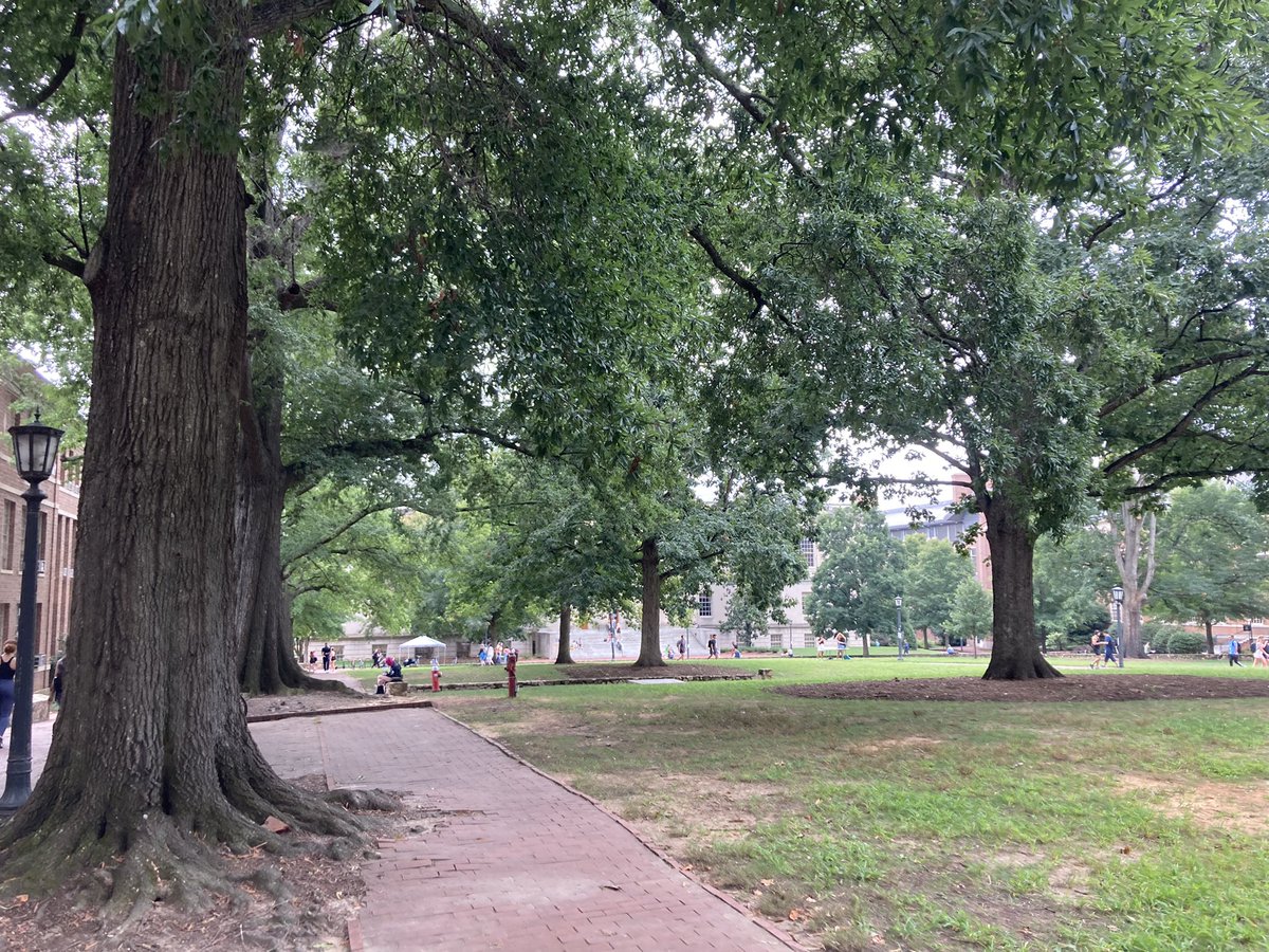 First day of teaching about freshwaters <a href="/UNC/">UNC-Chapel Hill</a> - its finally feeling real! So grateful (and so, so happy) for the opportunity to teach and work with these amazing students 😃