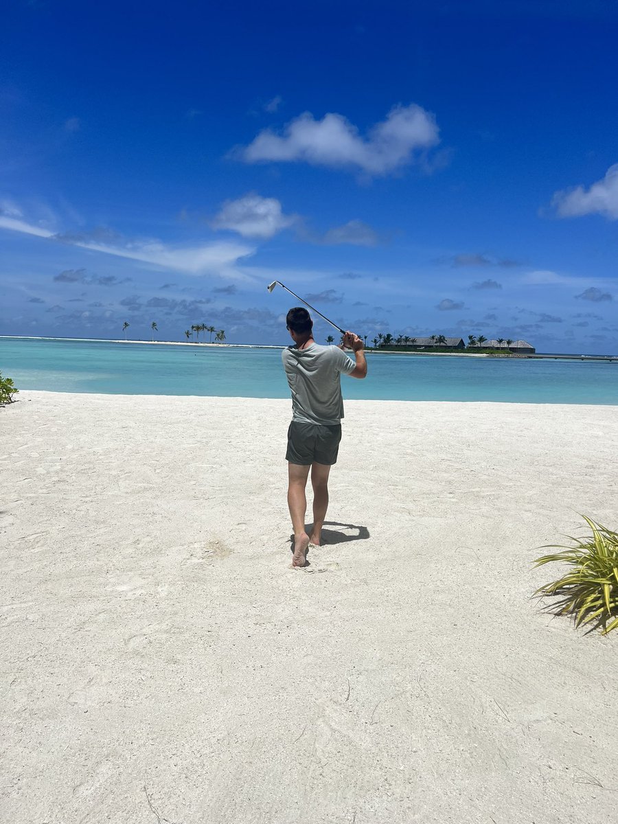 JohnTerry26's tweet photo. 🇲🇻☀️ Biodegradable Fish Food Golf Balls… 🐠
The fish at 175 yards must be Bloated 
🤣 https://t.co/RiYUOnFc5g