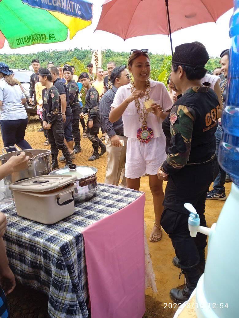 x01_mer's tweet photo. Nadine Lustre with her boyfriend Christophe Bariou 😍❤️ in Kapihan.

#hinabangay2022
#HarogFestival
#ClosingProgram 
#GuestCelebrity #nadinelustre 📷Jenny Jenno Ben (8/15/2022) https://t.co/N6M69rAIGM