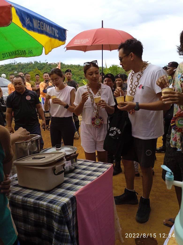 x01_mer's tweet photo. Nadine Lustre with her boyfriend Christophe Bariou 😍❤️ in Kapihan.

#hinabangay2022
#HarogFestival
#ClosingProgram 
#GuestCelebrity #nadinelustre 📷Jenny Jenno Ben (8/15/2022) https://t.co/wmQf8kgZw5