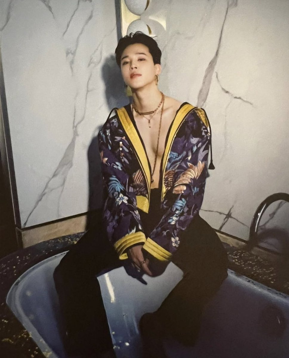 UniversBTS_'s tweet photo. 📸 Park Jimin para Merch Box #8 (1/2)

🦁 @BTS_twt ©taetaeboo IG https://t.co/aaPuDDrWxV