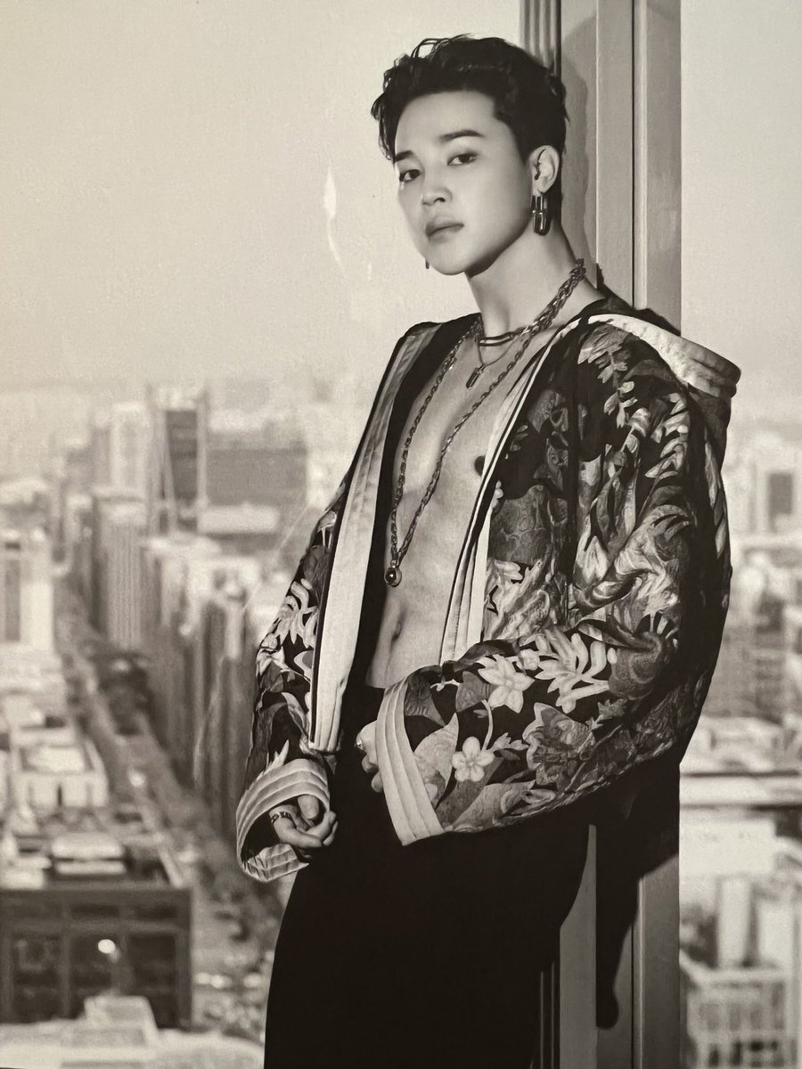 bangtan_com_ph's tweet photo. 📸 Merch Box 8 | JIMIN https://t.co/ukN6Khg9tF