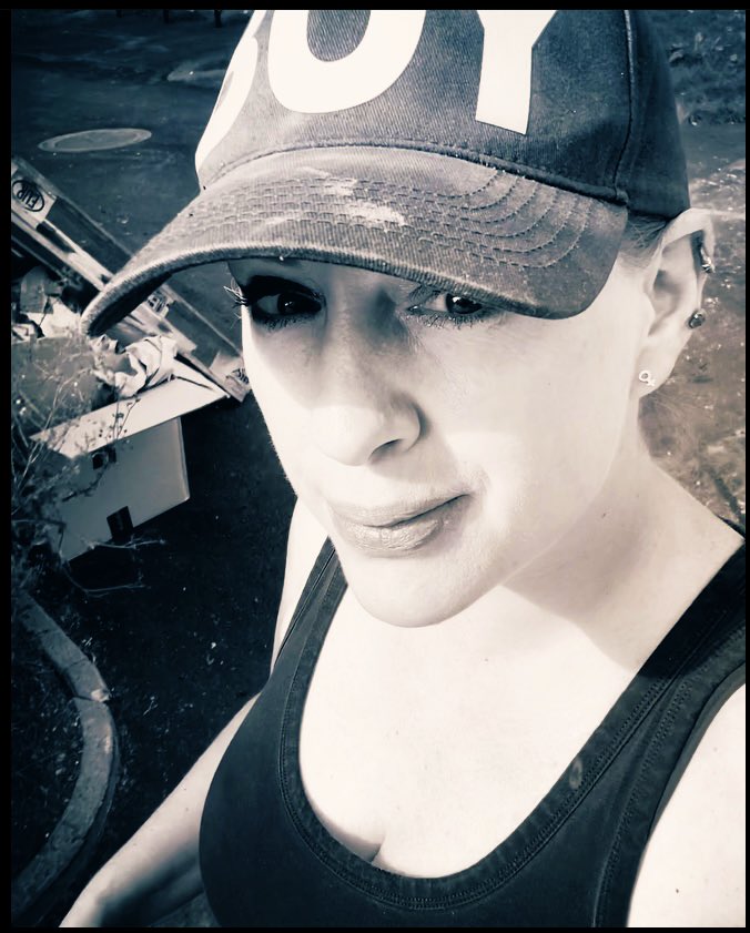 vendicti's tweet photo. Vma. Hittade min BOY-keps efter #stambyte. Jag är hel nu. 🖤😍 https://t.co/6QU7Gkx3O4