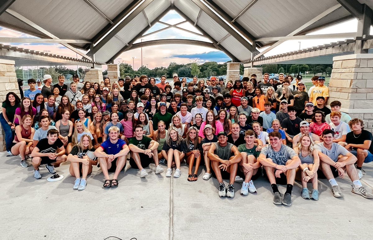 LeachLondyn's tweet photo. First FCA meeting of the year✝️ 250 @Birdville_High students coming together for fellowship💛💚 Cant wait to see God’s work this year🙏⚽️ #futurechristainathlete #startingtheyearoffright #junioryear https://t.co/61WavqqLeG