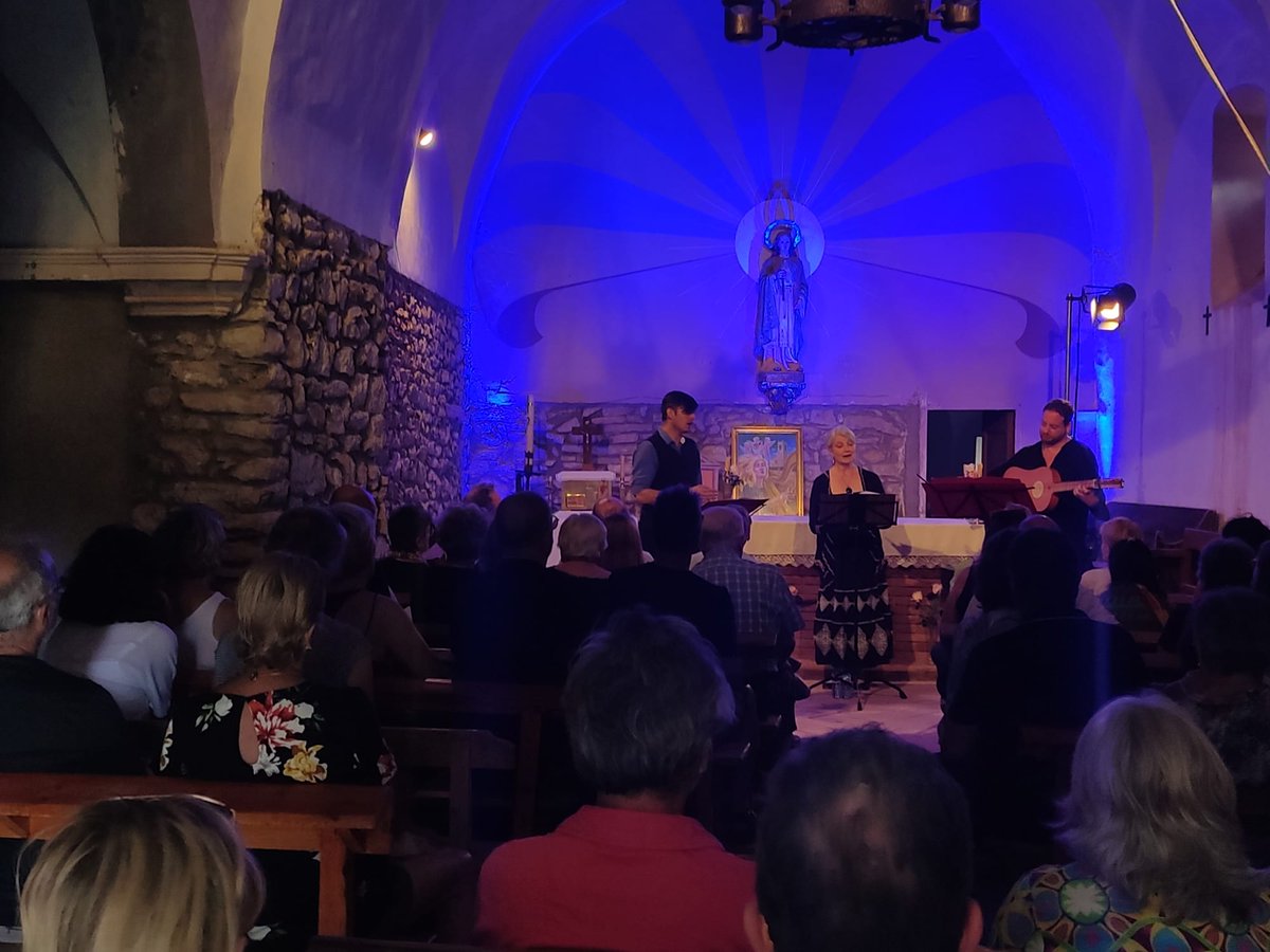 Festival_FeMAP's tweet photo. Gràcies #VilanovadeBanat i #ArmoníaConcertada! 
Aquí teniu un recull del que ha estat l'últim #ConcertambGust del #FeMAP2022 📸🎶
Amb @solanaroivert i #formatgesmasderoles 🍷🧀 https://t.co/FQUbC60Qqu