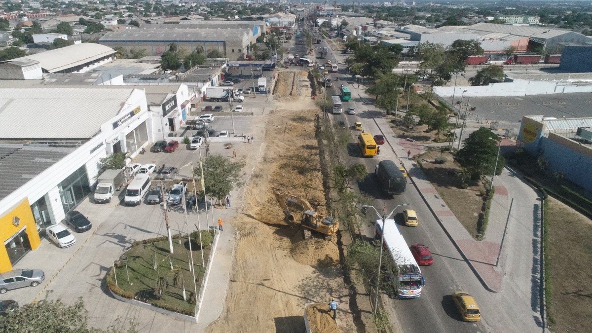 AdlaiSteven's tweet photo. Obra calle 30 inicia construcción el 25 de junio de 2018 en alcaldía de Alex Char a un costo de $122,404 millones. Va desde Circunvalar hasta carrera 46. Tras 5 años de obras con una longitud a intervenir de 5,5 kilómetros no ha llegado a la zona de San Roque. Un kilometro X año! https://t.co/0aiU6yKs4j