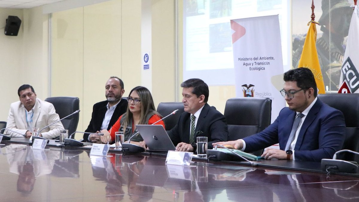 Educacion_Ec's tweet photo. .@sebsalnic: El trabajo coordinado nos permite cosechar frutos de un trabajo sostenido. Desde @Educacion_Ec trabajamos en capacitaciones a docentes y estudiantes tanto en riesgos como en Educación Ambiental, es parte de los contenidos del currículo.

#EcuadorSinIncendios https://t.co/TTDlCWeiaD