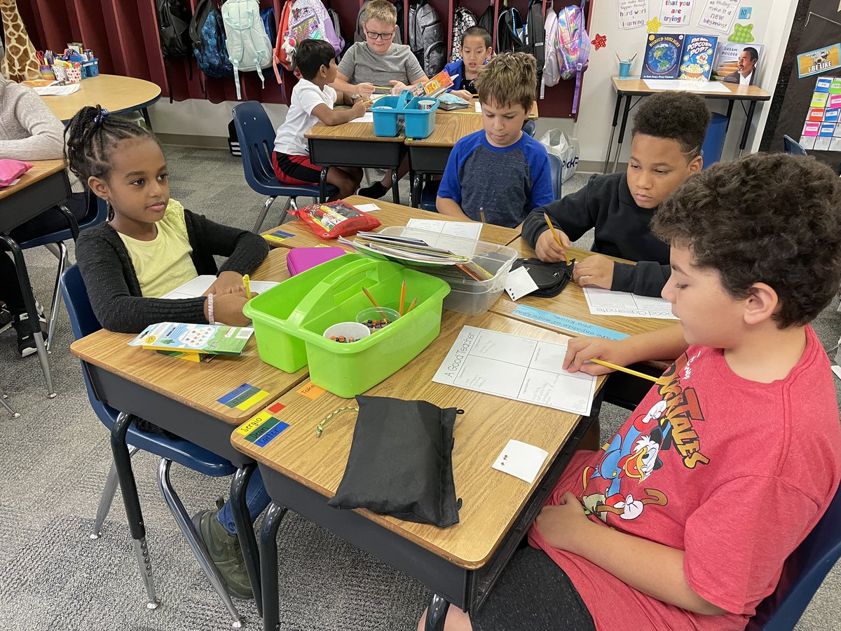 MrsMarsh4th's tweet photo. Creating our classroom #respectagreement! These 4th graders had some great ideas for this school year! @CFBISD @CFBRainwater @nicgreenleaf @jannafish @susanmachayo https://t.co/X2RYdL7D0v