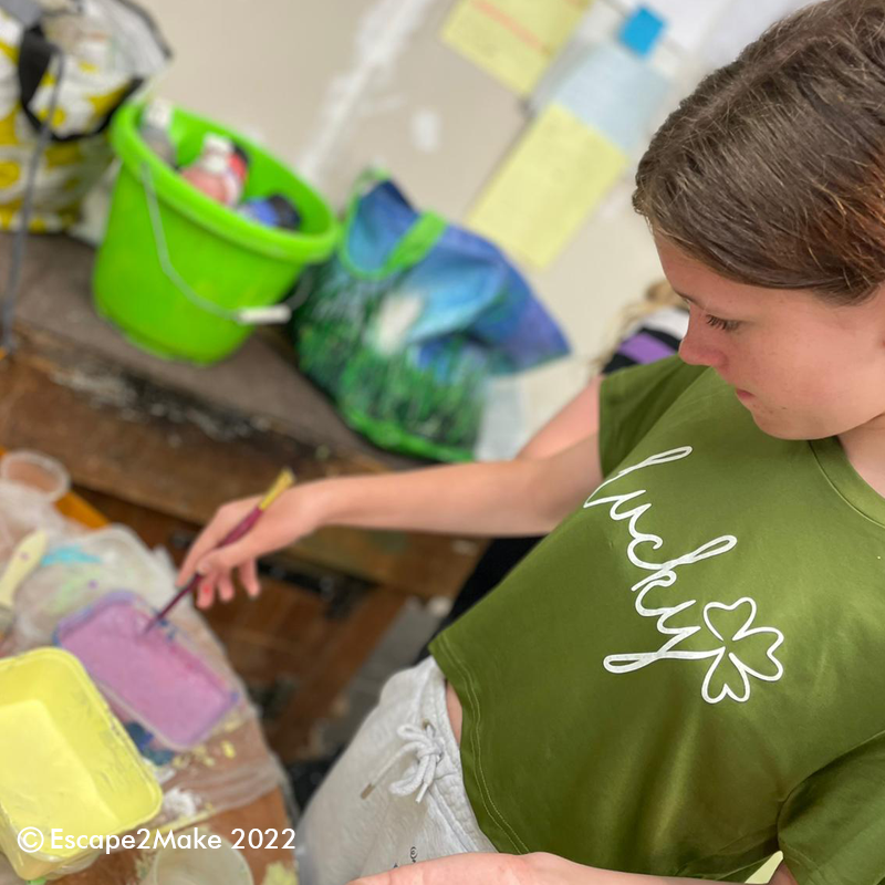Escape2Make's tweet photo. #BannerMaking FREE workshops are progressing at a pace! Week 4 & there's only 1 festival banner left to make!
Thanks to #ChristineStanford & the young people, #Greenfestival2022 will be a celebration of colour as well as as celebration of creativity, community & the environment https://t.co/U02dRP9O2j