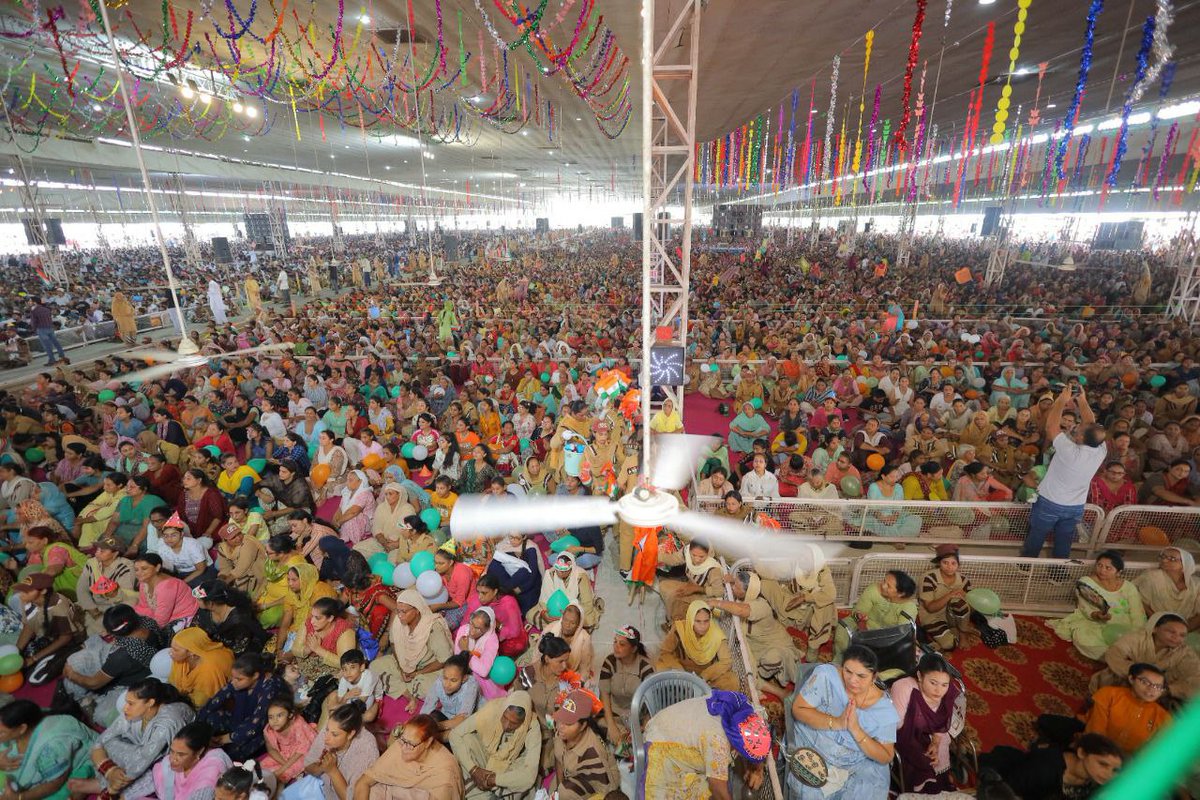poonam77poonam's tweet photo. Today the #55thBirthdayCelebration of Saint Gurmeet Ram Rahul ji was dedicated to welfare of society such as:
Free Medical Camp for needy
Flag Distribution
Ration to 155 destitute families Fruits, towels &amp; Bedsheet kits to 15 orphaned old people
Nutrition kits to 15 kids. https://t.co/ciZ6p0hOQH