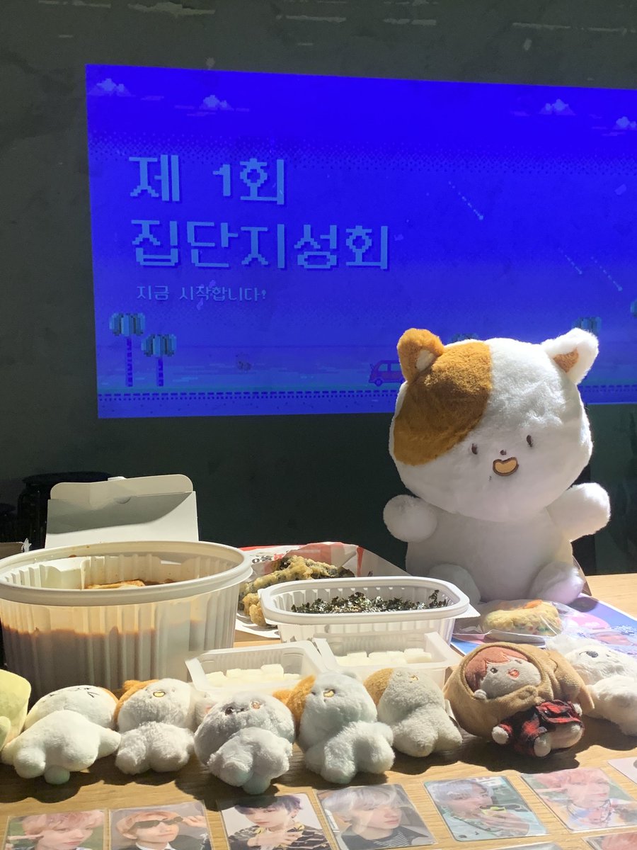 xxxx__them's tweet photo. 너므기요우우
집단. 지성군들
지성이 데뷔 6주년 파티 성공적,

@geumgyeguk 
@yudi0817 
@prismatic_21 
@ahae623
@hihiuni https://t.co/jUgmsC6LDx