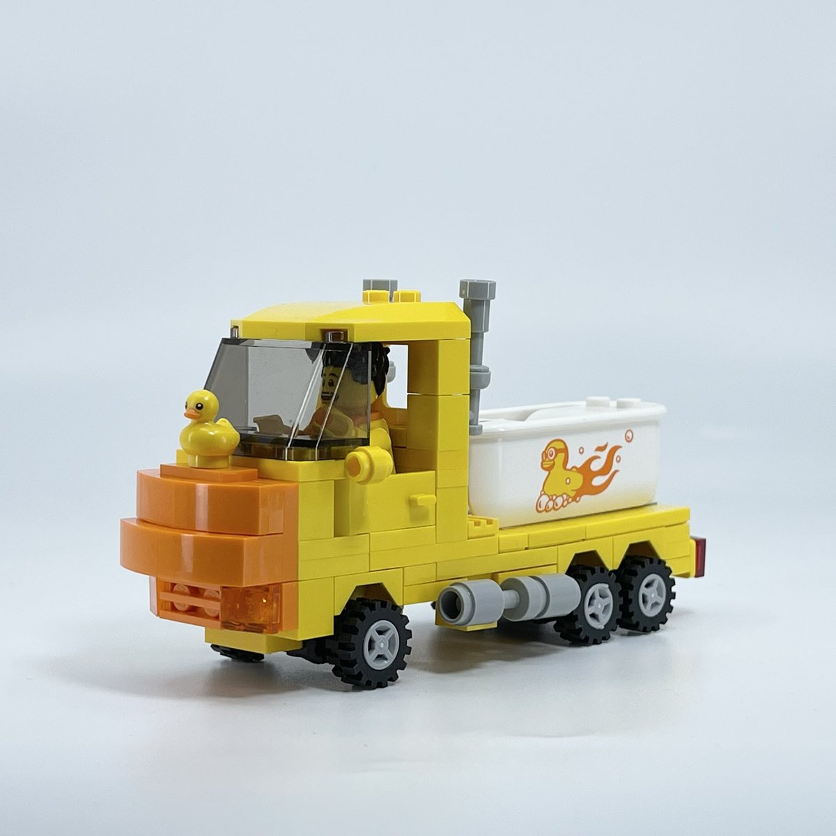 wallacechow2005's tweet photo. Duck truck #lego #legomoc https://t.co/GkvSjNewL4