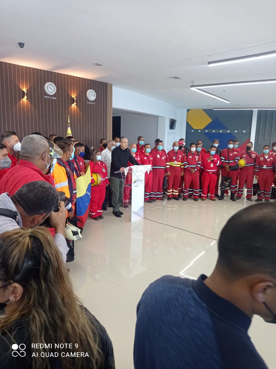 El Embajador de #Cuba en #Venezuela, <a href="/Dagober76504073/">Dagoberto Rodriguez</a>, recibió a los héroes de la Patria de #Bolívar y #Chávez que ayudaron con valor a apagar el incendio en la base de Supertanqueros de #Matanzas; la Patria de #Fidel. 

¡Gracias valientes!

#CubaPorLaPaz #CubaPorLaVida