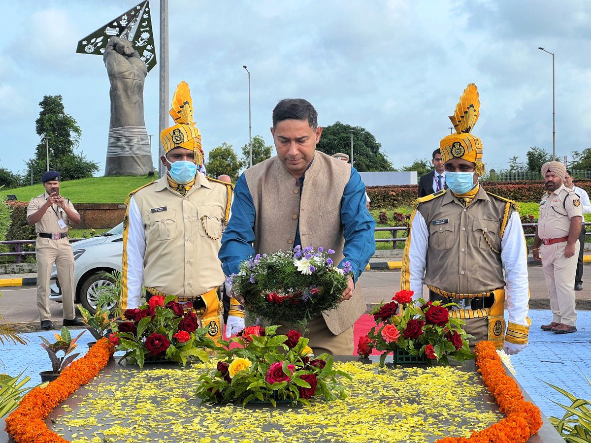 mlrairport's tweet photo. #IndependenceDay celebrations commenced at #MangaluruAirport with the Chief Guest hoisting the National Flag and CISF personnel giving Rashtriya Salute. Followed by a tribute to the martyrs, dog squad show, culture programme, among other activities at our #GatewayToGoodness. https://t.co/23VthmXOxh