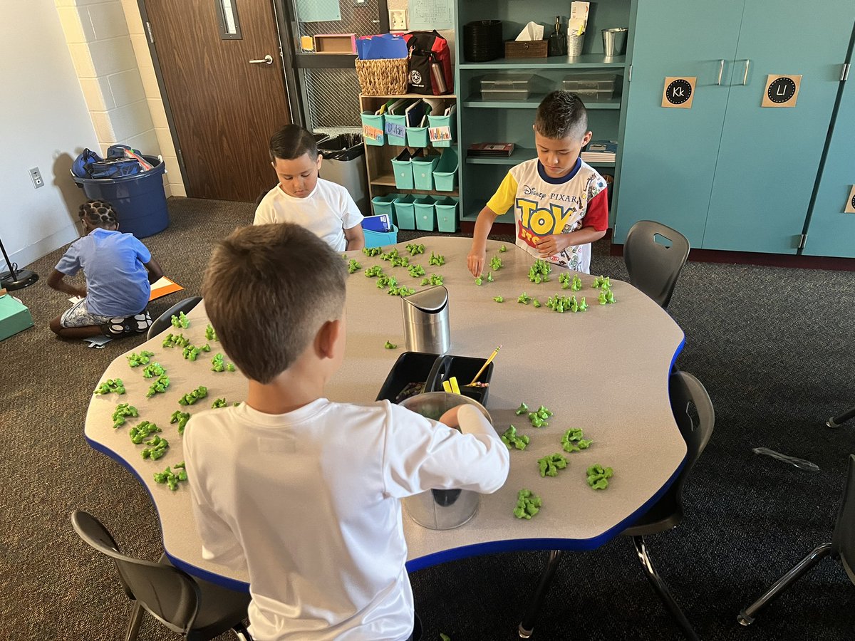 MsGere_JFE's tweet photo. Making connections between tallies and groups of 5! @HumbleISD_JFE @smach_JFE @sshephard_JFE https://t.co/fSgy6T5fPW