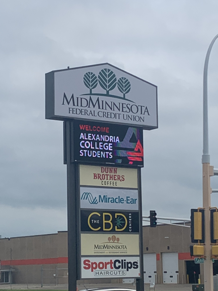ATCCMN's tweet image. Have you spotted our "Welcome Students" signs around town? Several businesses are rolling out the red carpet for our incoming and returning students, including this digital welcome at
