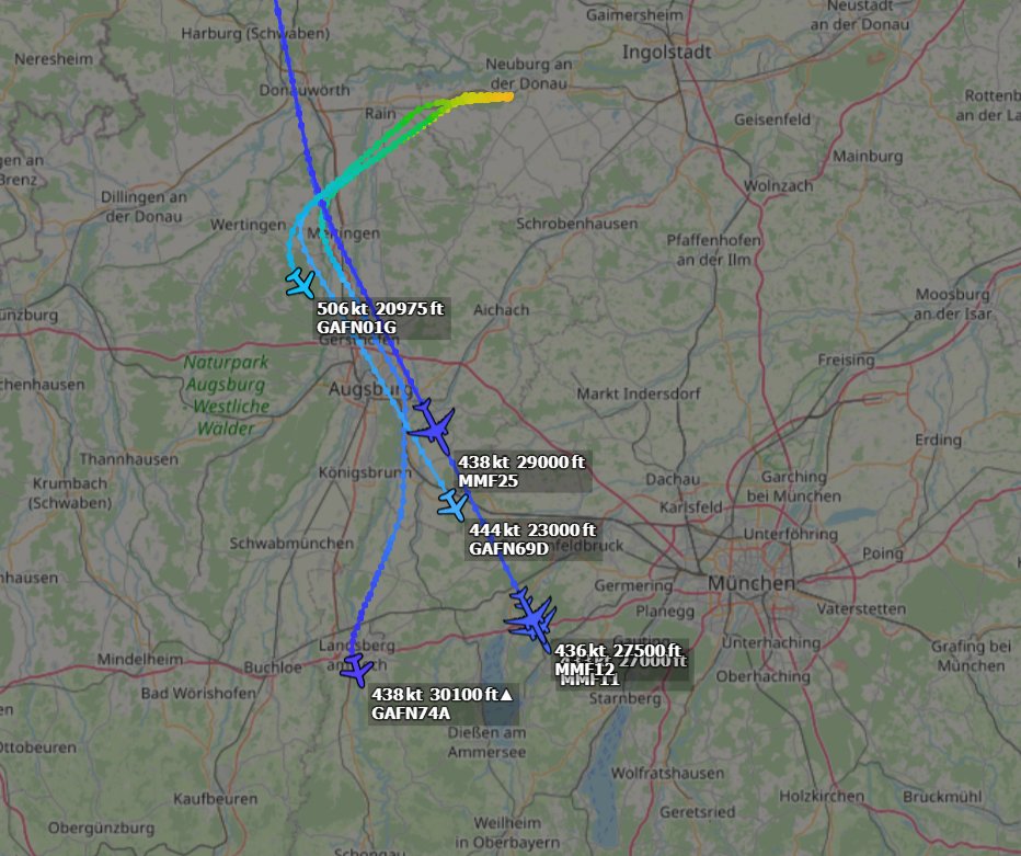 Nimras__'s tweet photo. 🇩🇪 #RapidPacific2022 is underway. 6 Eurofighter from Neuburg, 4 Airbus A400M from Wunstorf and 3 Airbus A330 MRTT from Eindhoven have the task of reaching Singapur in 24 hours.
#MMF11 #MMF12 #MMF25 #GAFN74A #GAFN69D #GAFN01G https://t.co/bv1ZHV7TNN
