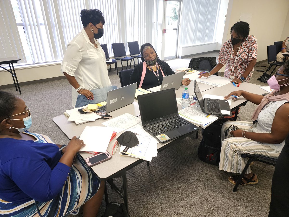 BCSDFamilies's tweet photo. Do you know your Family Engagement Facilitator at your school? Engaging families and students every day! @BibbSchools We are #Built4Bibb!! https://t.co/LfCtd1SERM