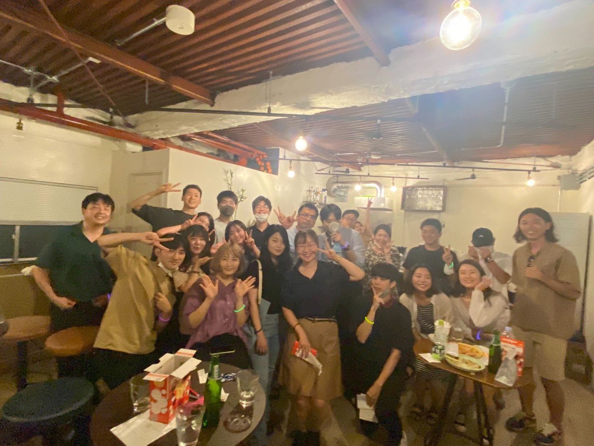 moon_japankorea's tweet photo. オフラインイベント"日韓交流night" 🇰🇷🇯🇵

学生の頃から日韓交流をしてきたもなが「大人の日韓交流をやりたい」ということで、日本と韓国が好きな大人を集めてイベント開催しました！

20人以上の方が参加しわいわい賑やかな会となりました🥰

https://t.co/wFP6yebfaQ https://t.co/eRNSCLRrLQ