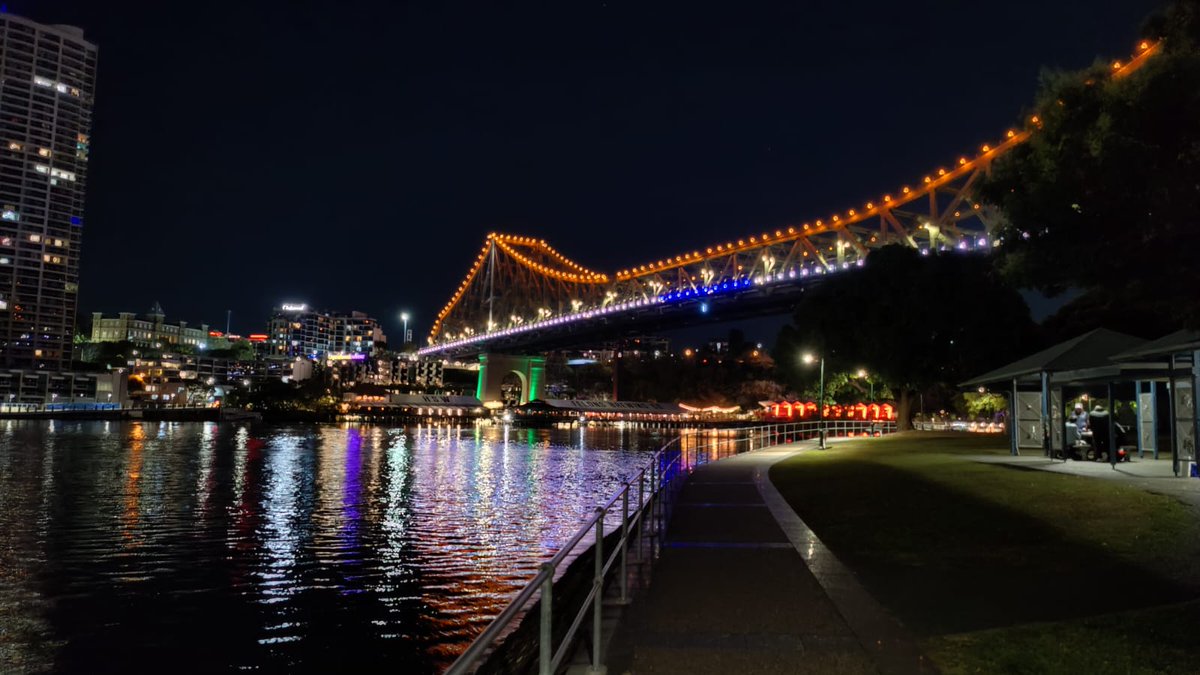 bgsays29's tweet photo. IndiaAt75 spectacular display of lights. India's flag on Story Bridge 🌉 Brisbane. #IndependenceDay2022  Thank you @brisbanecityqld @7NewsBrisbane @abcbrisbane @brisbaneca @bridgelights #storybride #Brisbane 🇮🇳🇦🇺 https://t.co/oGVsWJ5B31