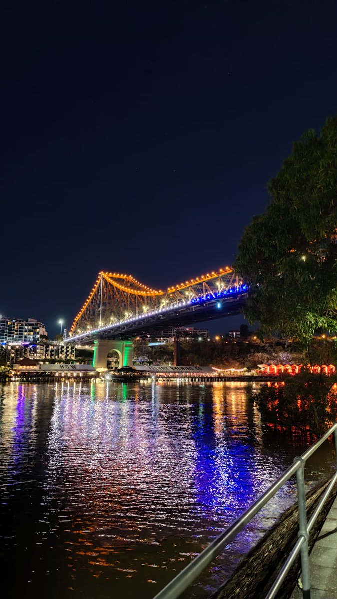 bgsays29's tweet photo. IndiaAt75 spectacular display of lights. India's flag on Story Bridge 🌉 Brisbane. #IndependenceDay2022  Thank you @brisbanecityqld @7NewsBrisbane @abcbrisbane @brisbaneca @bridgelights #storybride #Brisbane 🇮🇳🇦🇺 https://t.co/oGVsWJ5B31