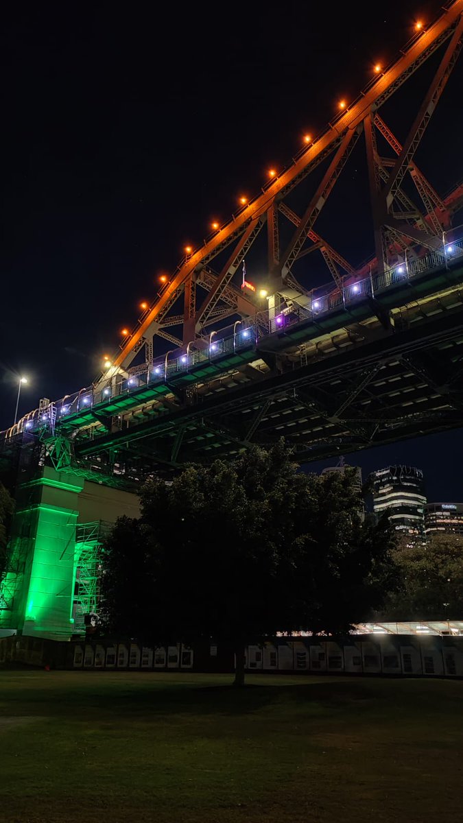 bgsays29's tweet photo. IndiaAt75 spectacular display of lights. India's flag on Story Bridge 🌉 Brisbane. #IndependenceDay2022  Thank you @brisbanecityqld @7NewsBrisbane @abcbrisbane @brisbaneca @bridgelights #storybride #Brisbane 🇮🇳🇦🇺 https://t.co/oGVsWJ5B31