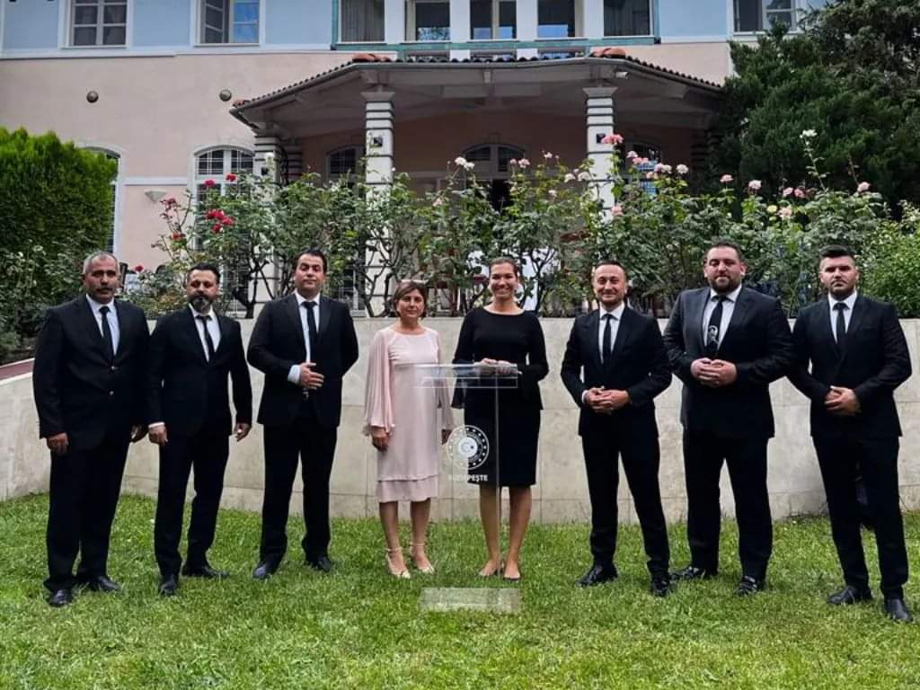 CemiLMentese's tweet photo. 8.Hun-Türk Kurultayı'nda 27 Devlet ve Topluluklar Birlik, Beraberliklerini Kültürlerini Macaristan'da Sergiledi. Bizde Sazımızla Türkülerimizle Halk Oyunlarımızla #Bursa 'mızı Ülkemiz Adına Yaklaşık 300.000 Kişinin Katılım Sağladığı Organizasyonda Temsil Etme Şerefine Nail olduk https://t.co/eEe1C5sv0n