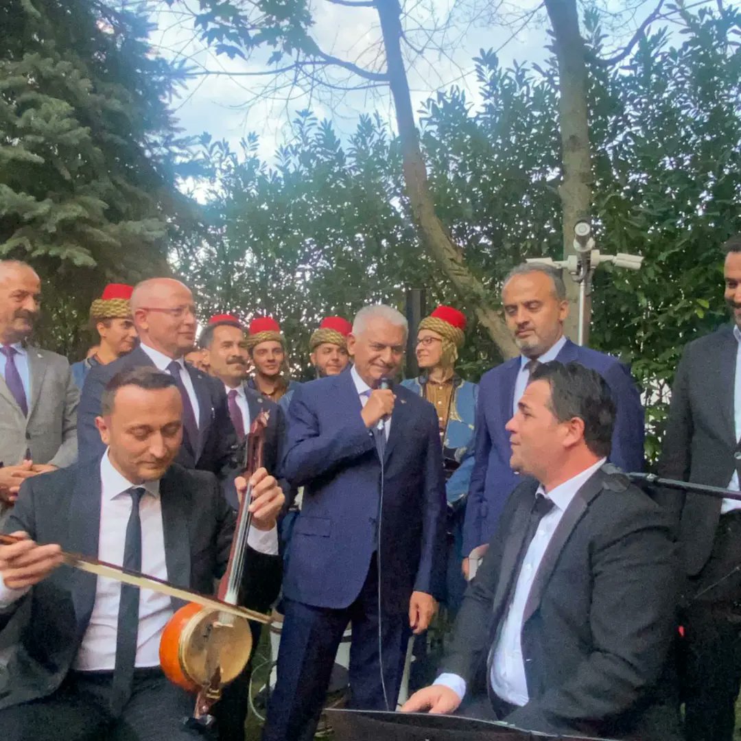 CemiLMentese's tweet photo. 8.Hun-Türk Kurultayı'nda 27 Devlet ve Topluluklar Birlik, Beraberliklerini Kültürlerini Macaristan'da Sergiledi. Bizde Sazımızla Türkülerimizle Halk Oyunlarımızla #Bursa 'mızı Ülkemiz Adına Yaklaşık 300.000 Kişinin Katılım Sağladığı Organizasyonda Temsil Etme Şerefine Nail olduk https://t.co/eEe1C5sv0n