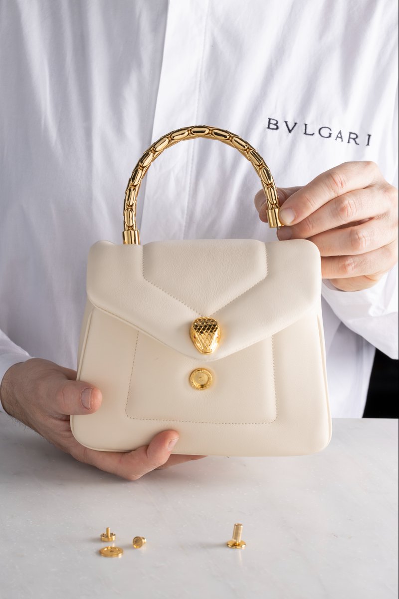 Bulgariofficial's tweet photo. Crafting beautiful summer accessories requires masterful skill. Artisans create this captivating #Bulgari #Serpenti Reverse bag by combining the craft of alluring textures with this swooping handle. https://t.co/z4EDqQGw7B #BulgariAccessories #Craftmanship #MadeInEden #FW22 https://t.co/6hf1TmA4Rt