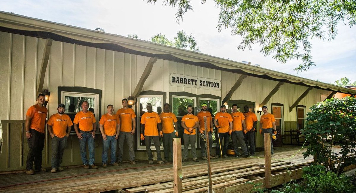 spire_energy's tweet photo. Spire volunteers used their #DayForGood turning the deck of the @MuseumTransport Barrett Station building into a learning space. Lessons will teach kids about the connection between transportation & the environment, making the museum even more engaging for future generations! 🧡 https://t.co/cBeQHrkmTc